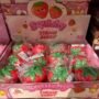BOITE X 12 SQUISHY FRAISE